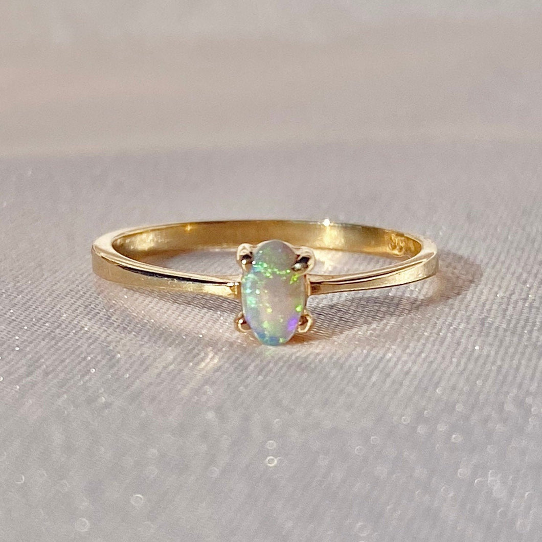 Vintage 9k Opal Cabochon Dainty Ring