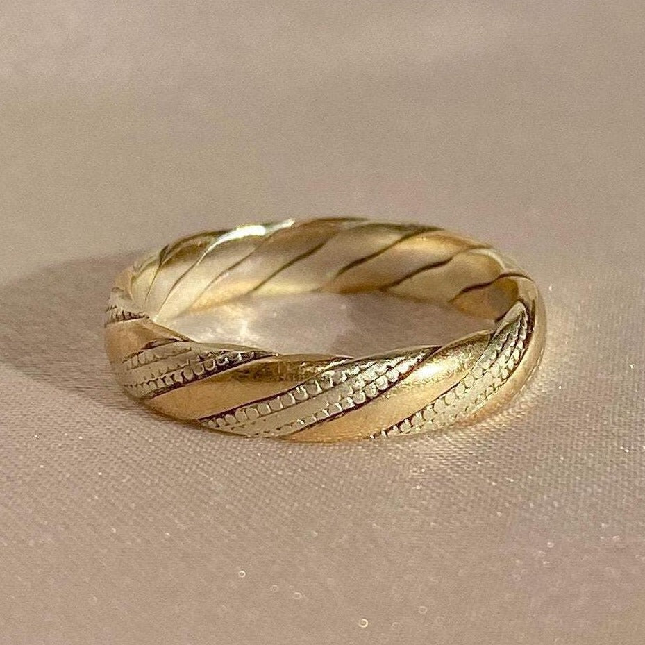 Vintage 9k White Yellow Gold Swirl Band