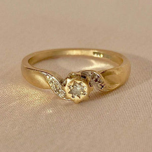 Vintage 9k Solitaire Diamond Swirl Ring