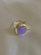 Load image into Gallery viewer, Vintage 14k Purple Jade Cabochon Ring
