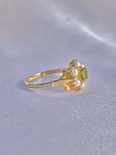 Load image into Gallery viewer, Vintage 9k Peridot Pearl Cluster Ring
