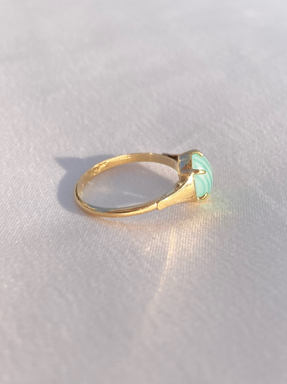 Vintage 9k Striped Green Agate Cabochon Ring