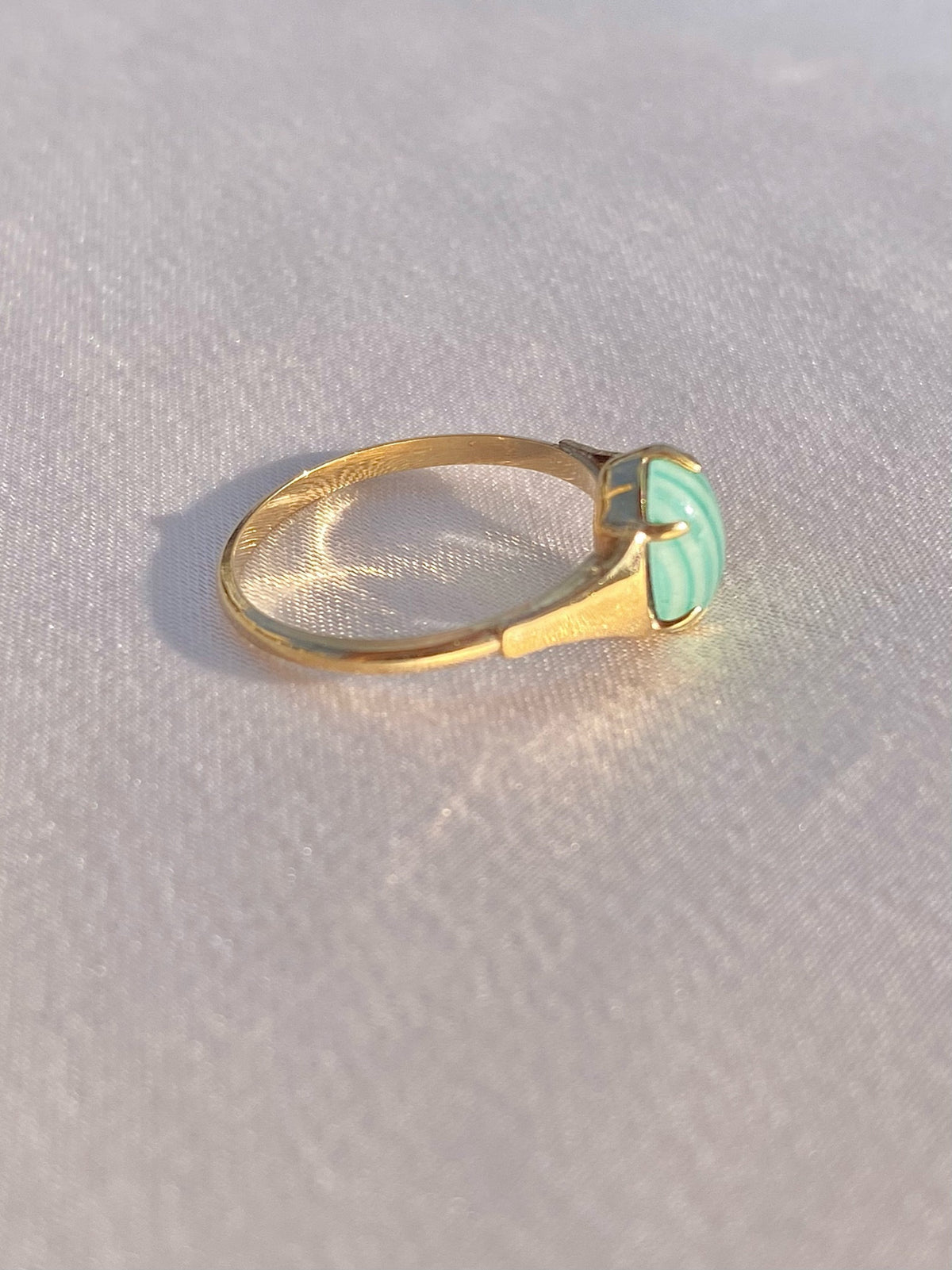 Vintage 9k Striped Green Agate Cabochon Ring