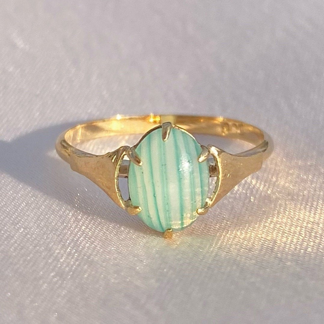 Vintage 9k Striped Green Agate Cabochon Ring
