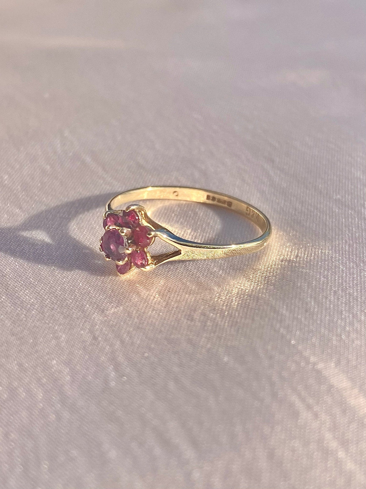 Vintage 9k Magenta Sapphire Flower Cluster Ring 1980
