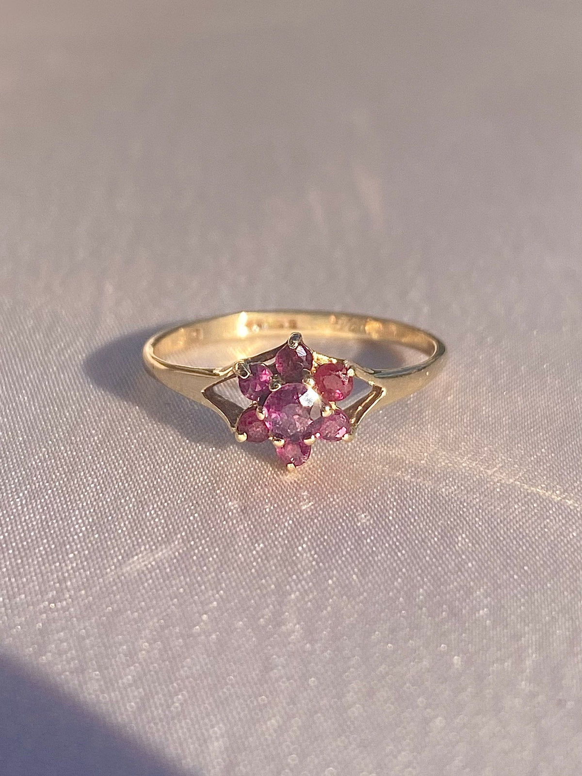 Vintage 9k Magenta Sapphire Flower Cluster Ring 1980