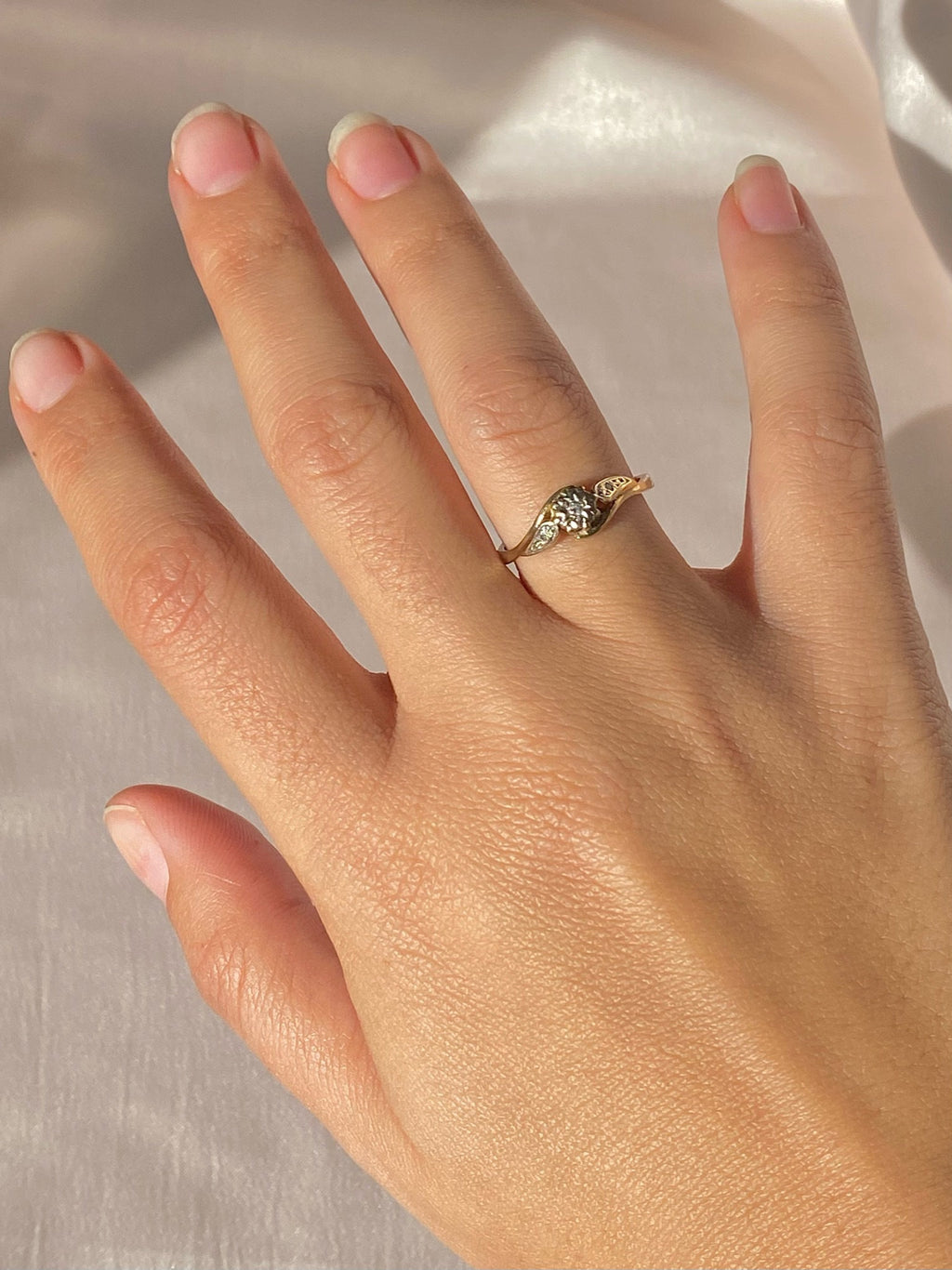 Vintage 9k Diamond Swirl Ring