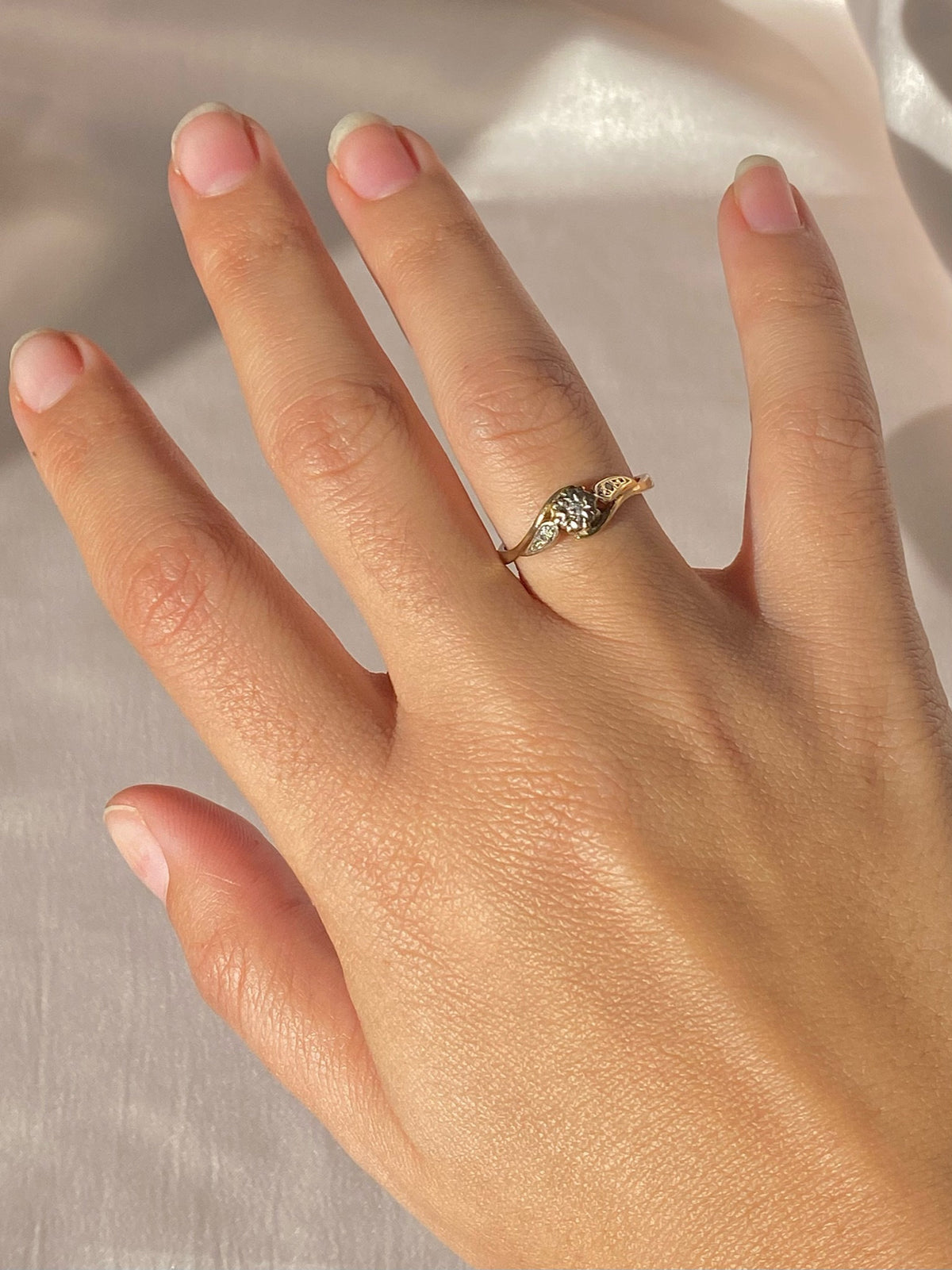 Vintage 9k Diamond Swirl Ring