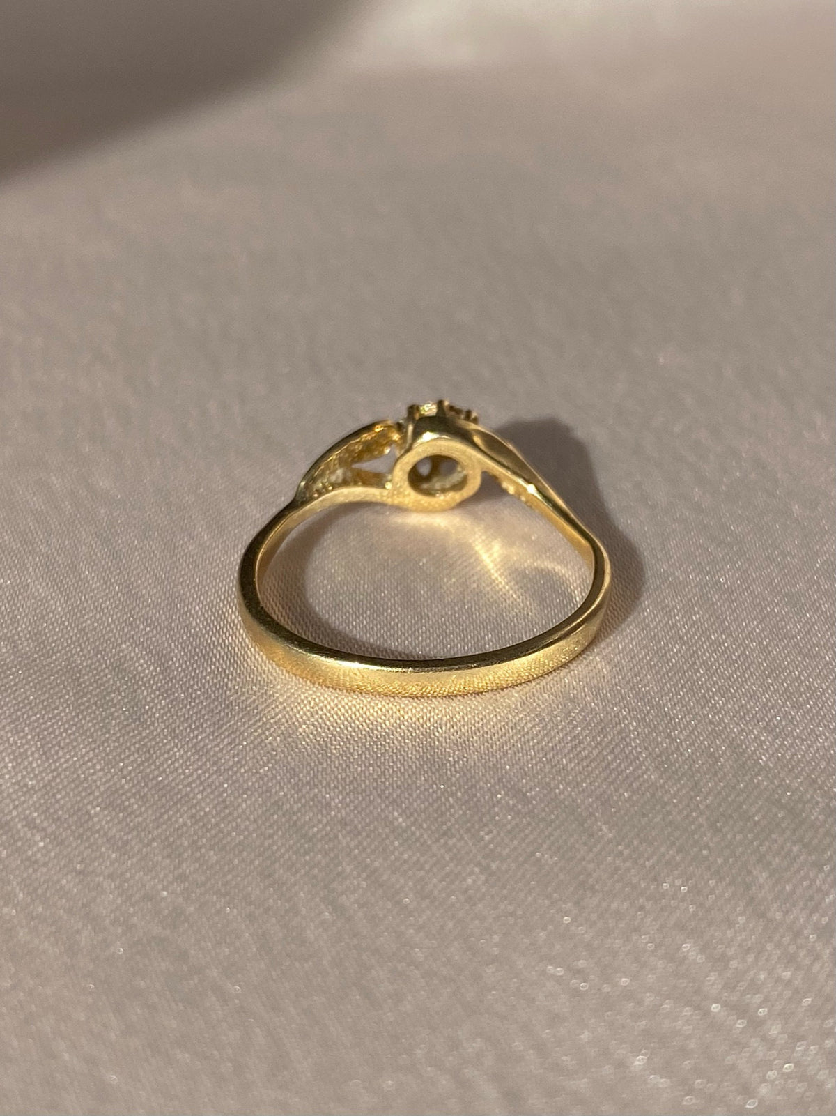 Vintage 9k Diamond Swirl Ring