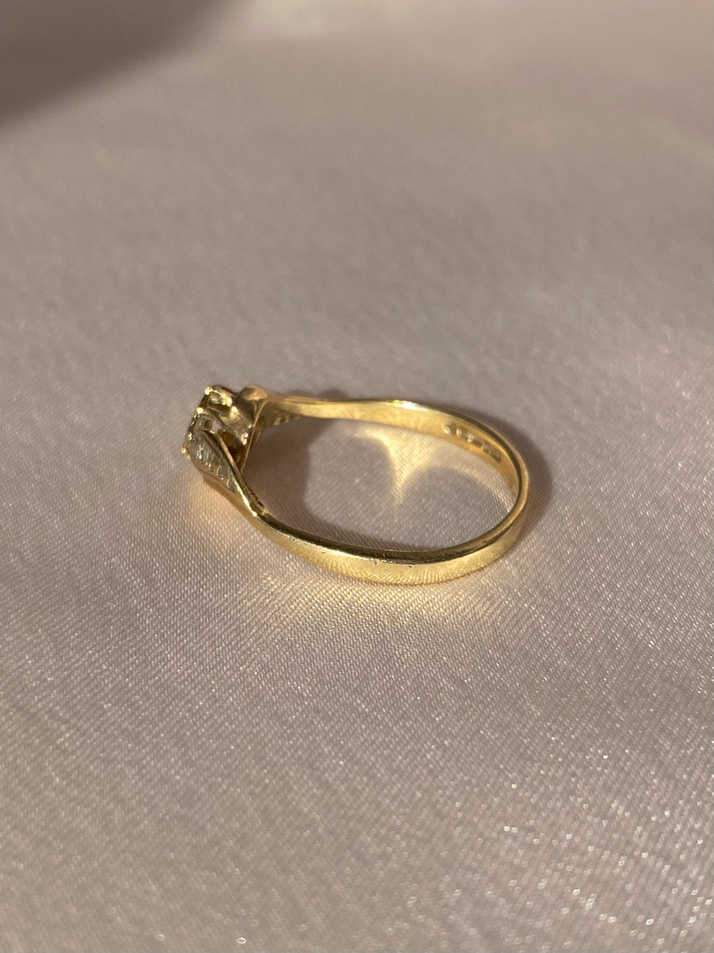 Vintage 9k Diamond Swirl Ring