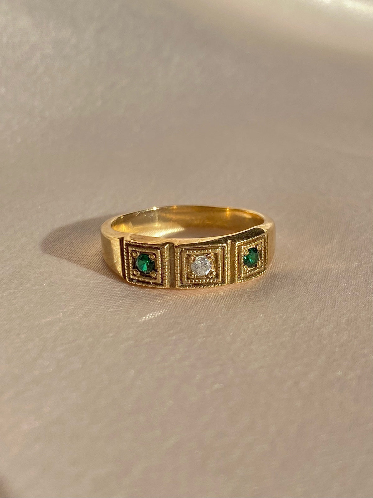 Vintage 10k Emerald Diamond Paneled Gypsy Band