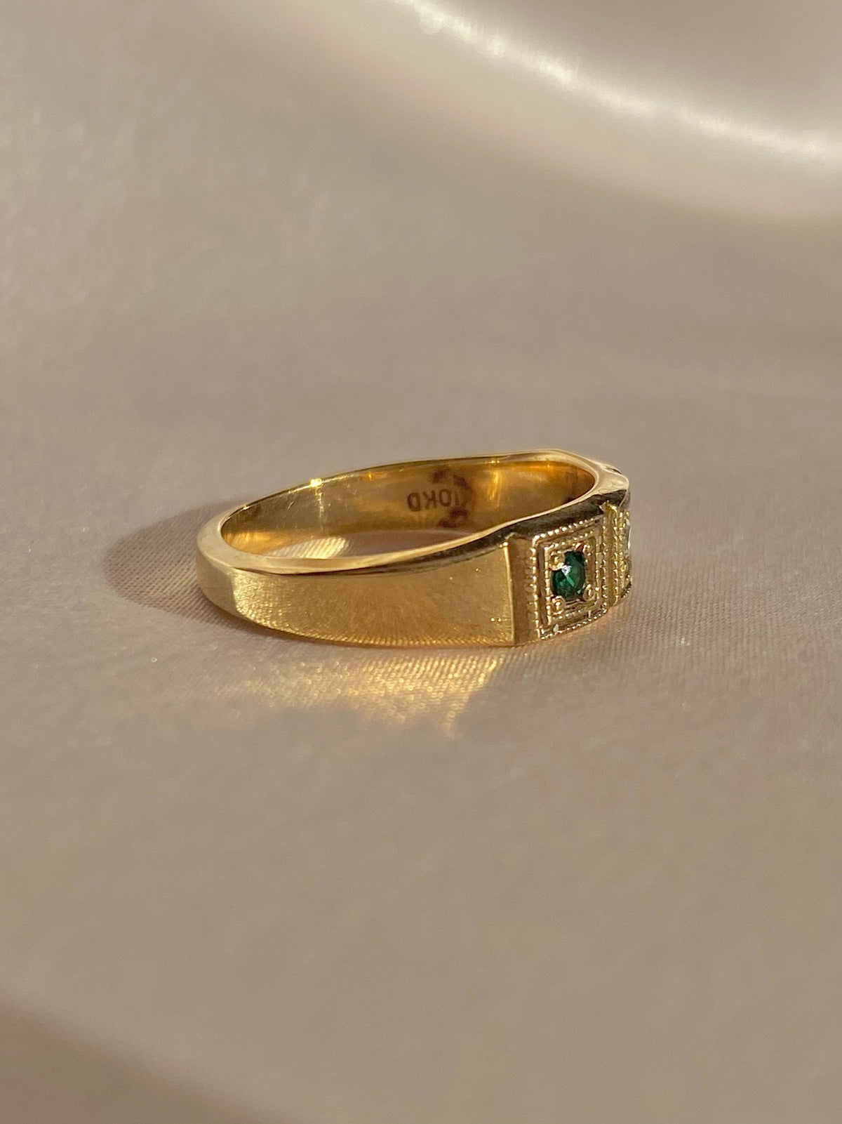 Vintage 10k Emerald Diamond Paneled Gypsy Band