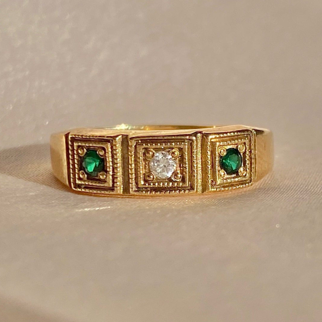 Vintage 10k Emerald Diamond Paneled Gypsy Band