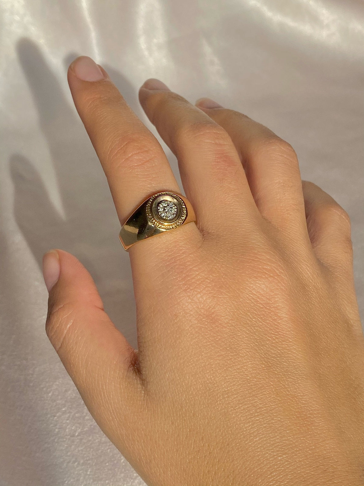 Vintage 10k Circle Diamond Cluster Ring