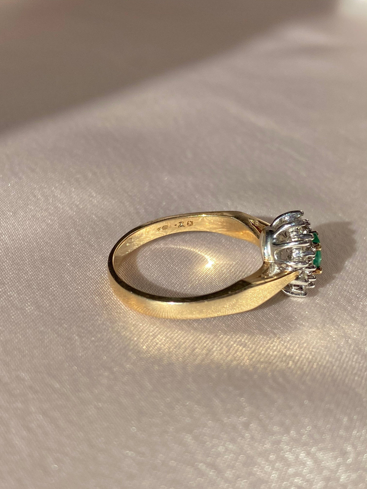 Vintage 9k Emerald Diamond Cluster Ring