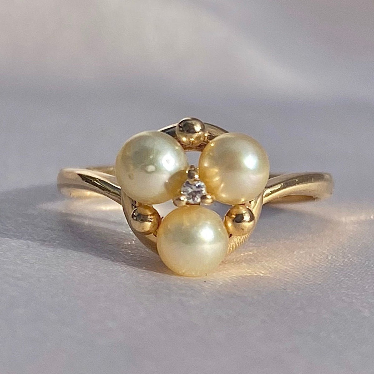 Vintage 10k Pearl Diamond Nested Cluster Ring