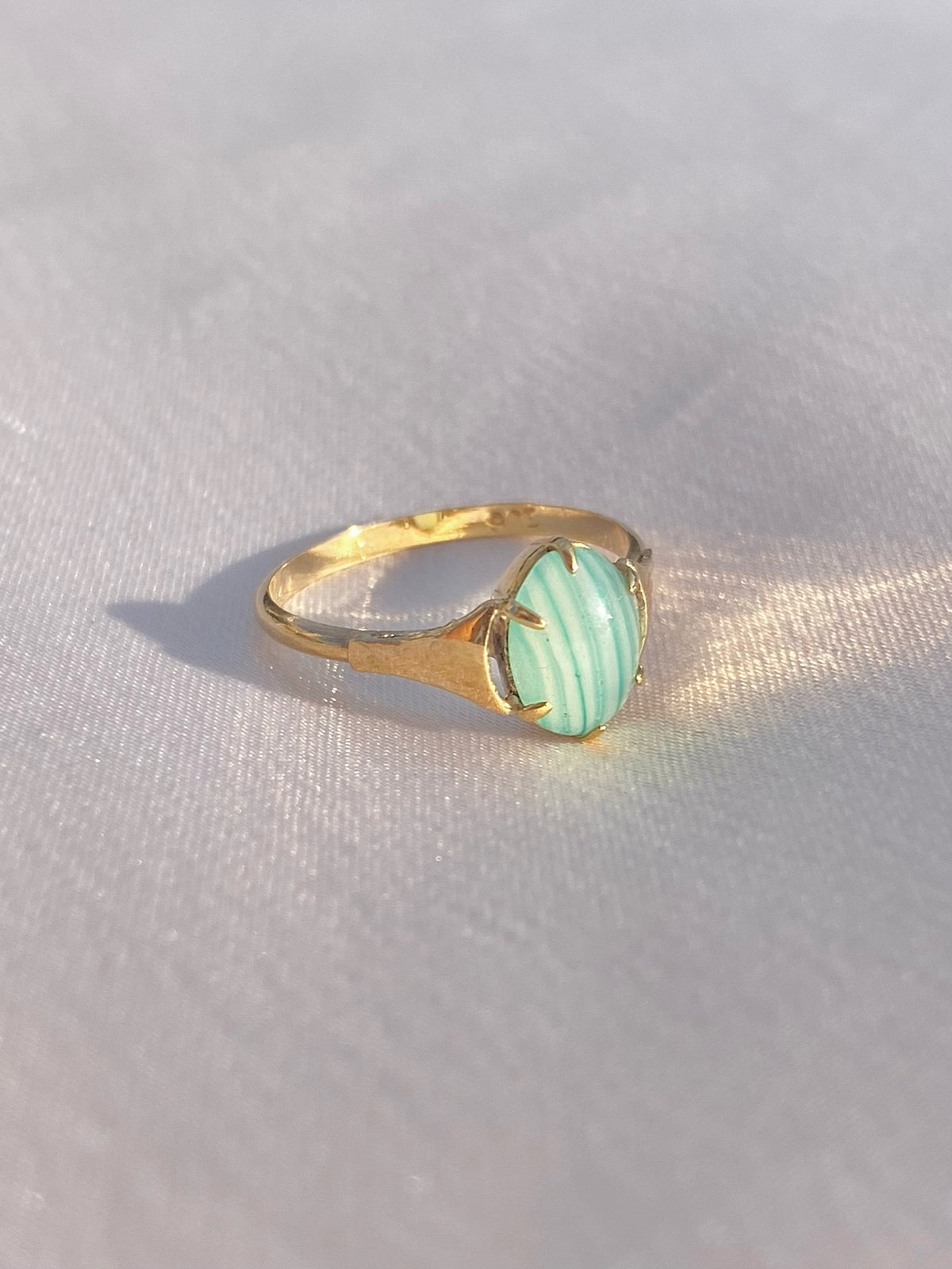 Vintage 9k Striped Green Agate Cabochon Ring