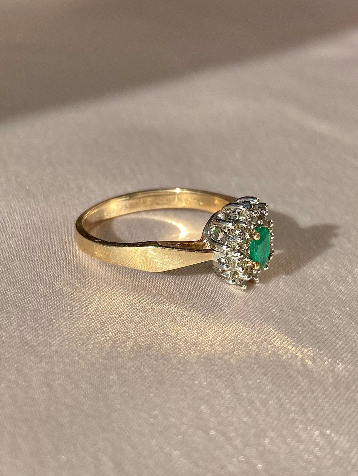 Vintage 9k Emerald Diamond Cluster Ring