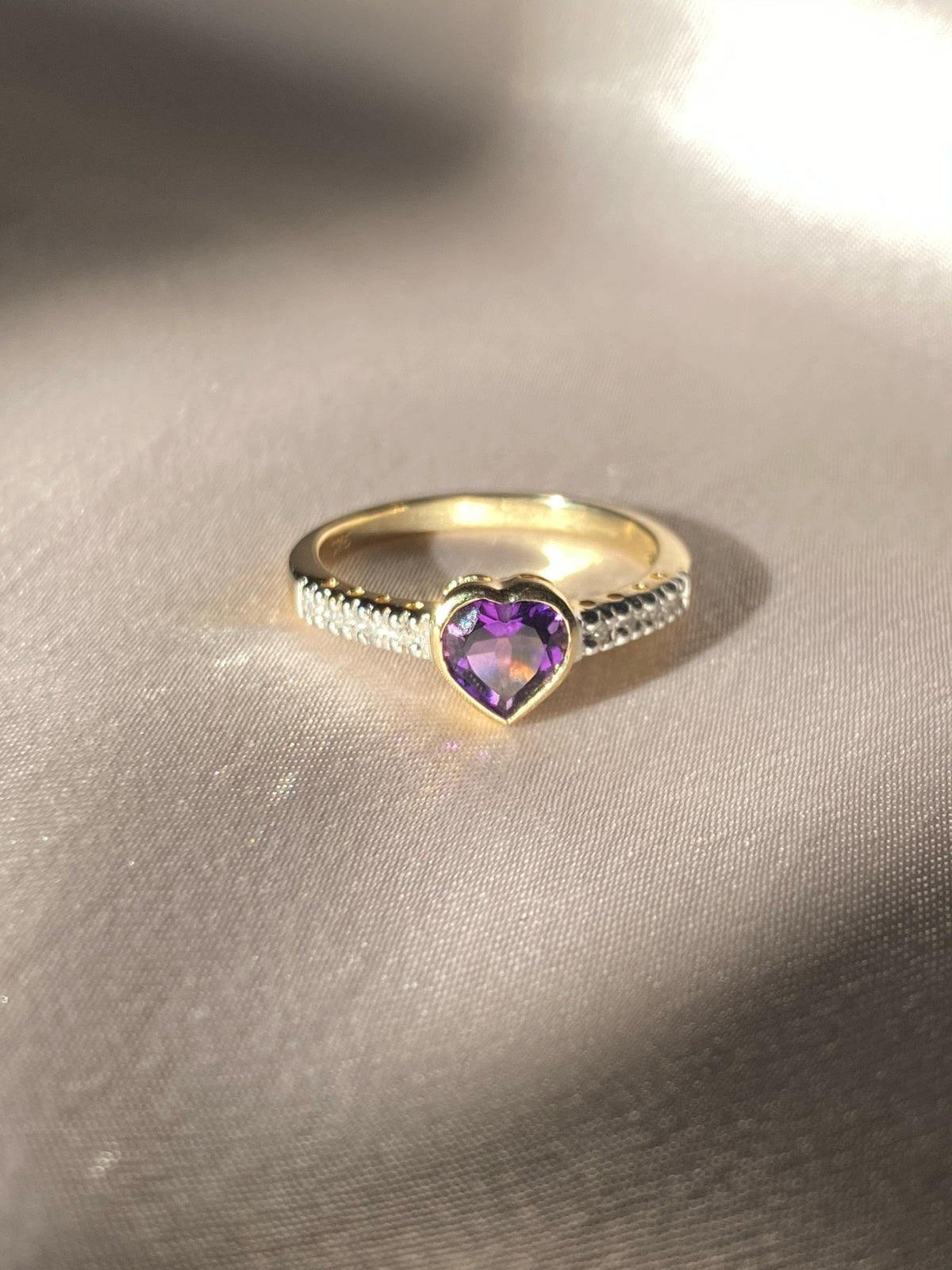 9k Amethyst Diamond Heart Pavé Ring