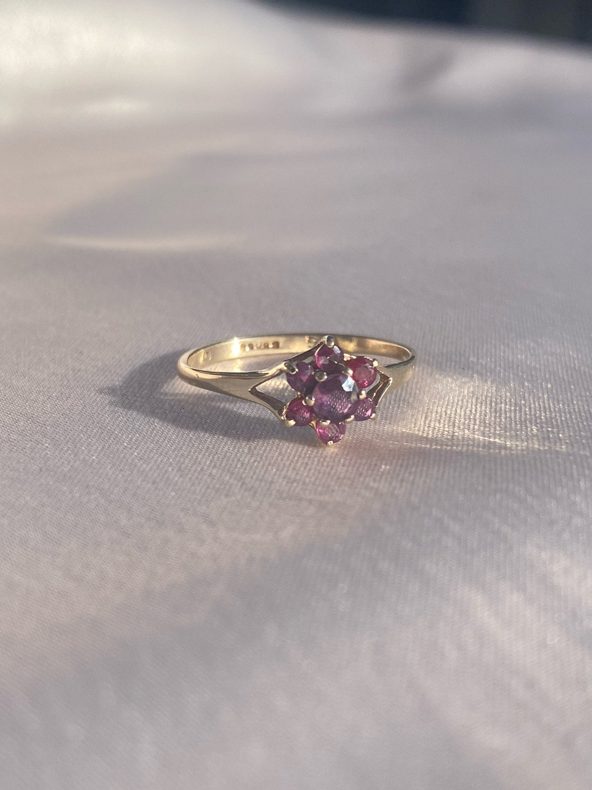 Vintage 9k Magenta Sapphire Flower Cluster Ring 1980