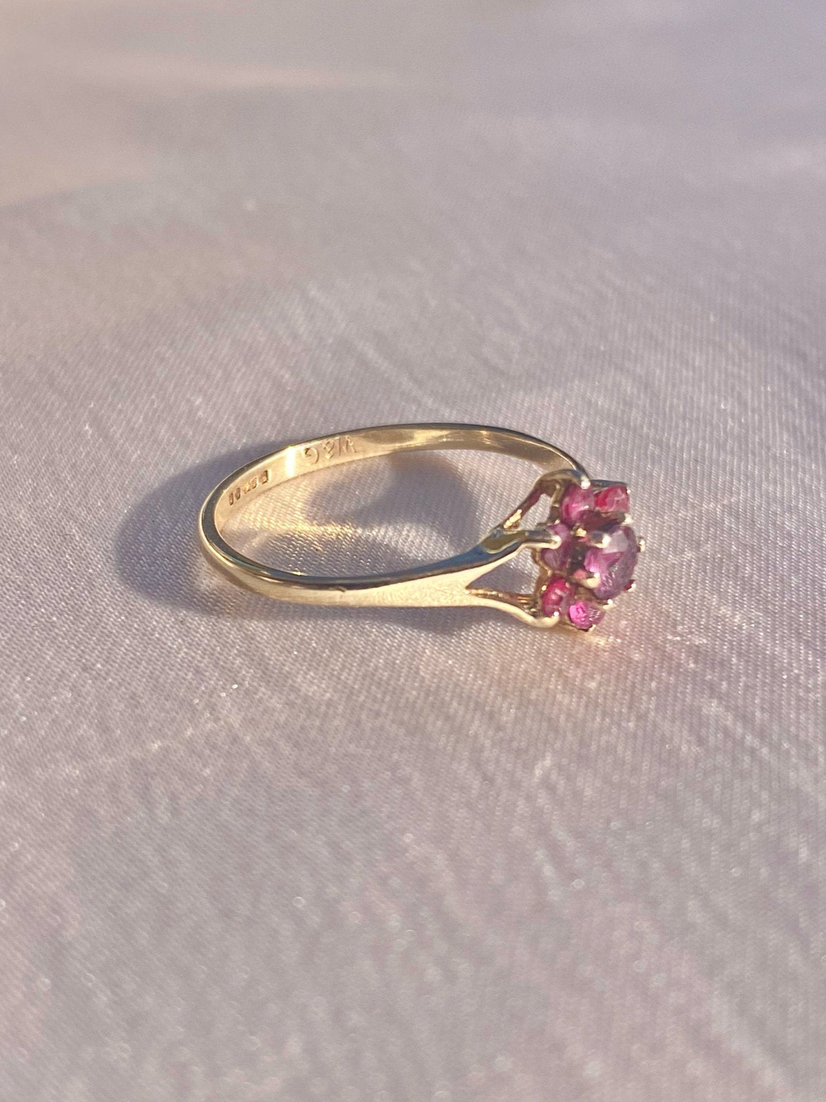 Vintage 9k Magenta Sapphire Flower Cluster Ring 1980