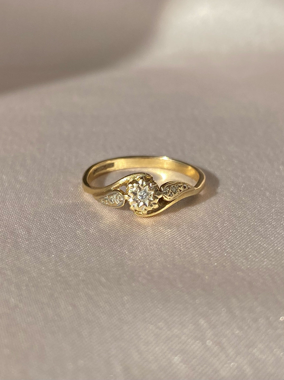 Vintage 9k Diamond Swirl Ring