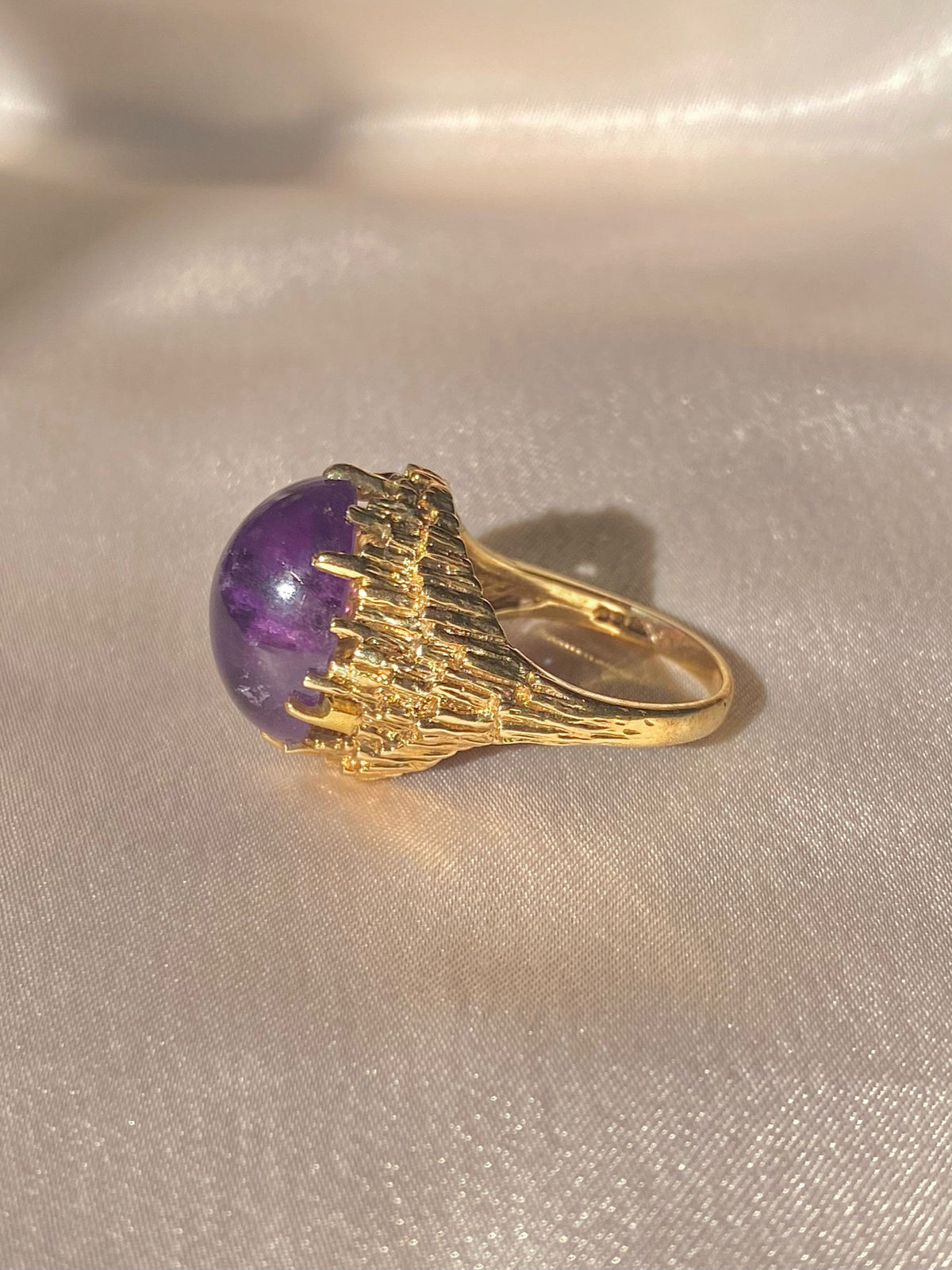Vintage 9k Amethyst Cabochon Cocktail Ring 1970