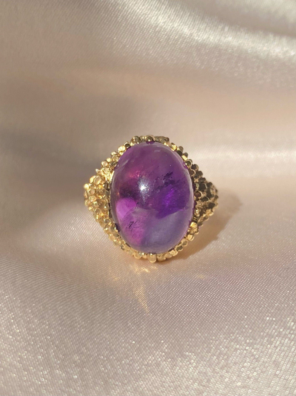 Vintage 9k Amethyst Cabochon Cocktail Ring 1970
