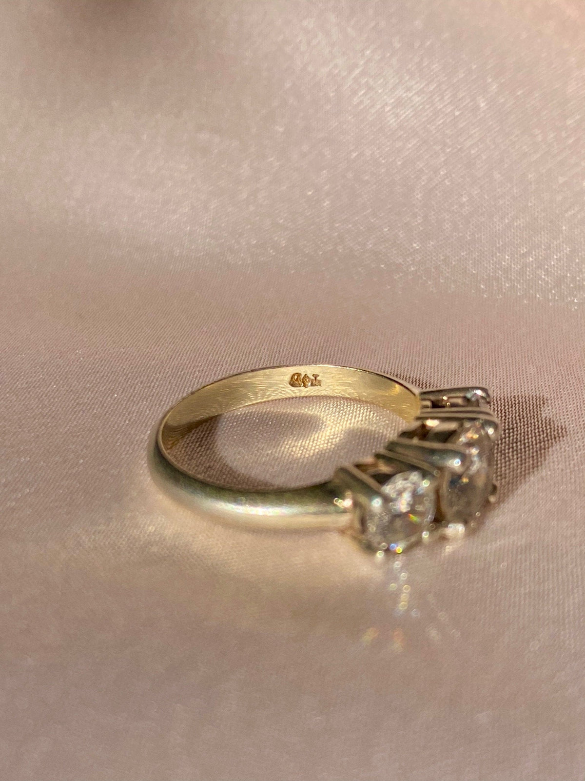 Vintage 9k White Gold Trilogy Zircon Ring