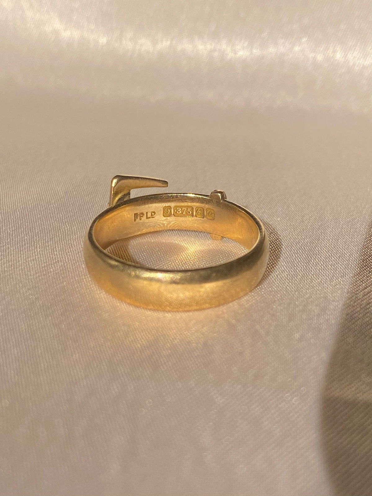 Vintage 9k Belt Buckle Ring 1971