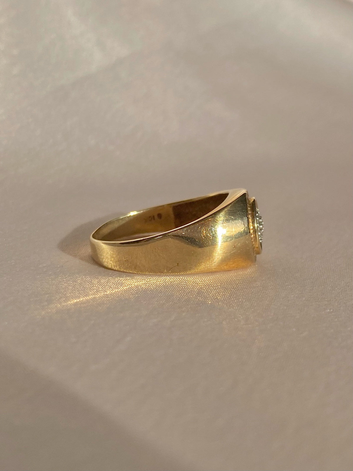 Vintage 10k Circle Diamond Cluster Ring