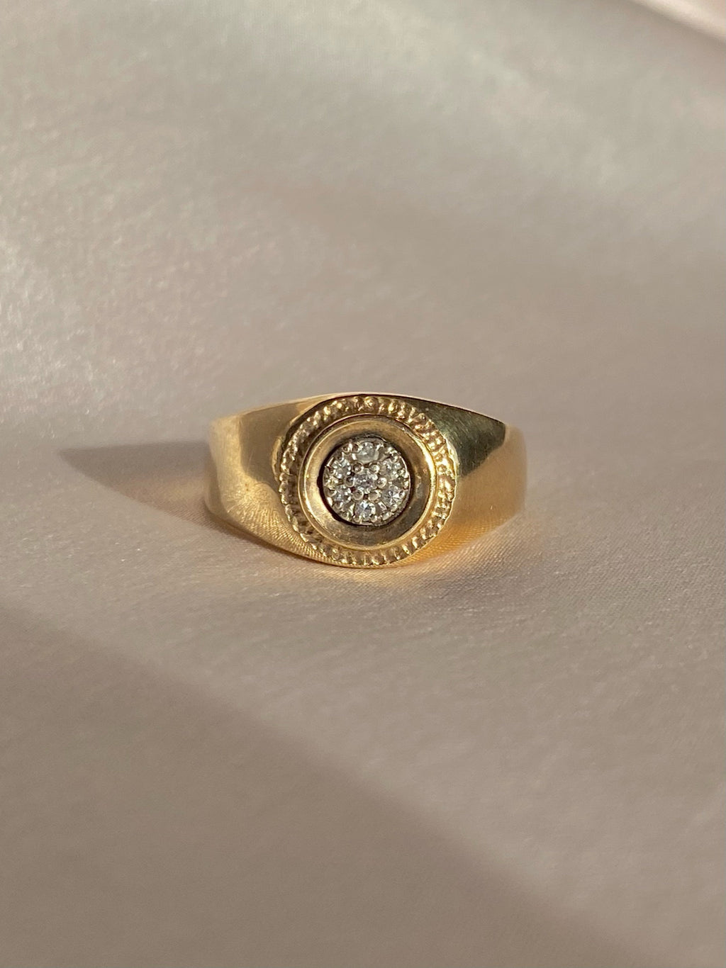 Vintage 10k Circle Diamond Cluster Ring