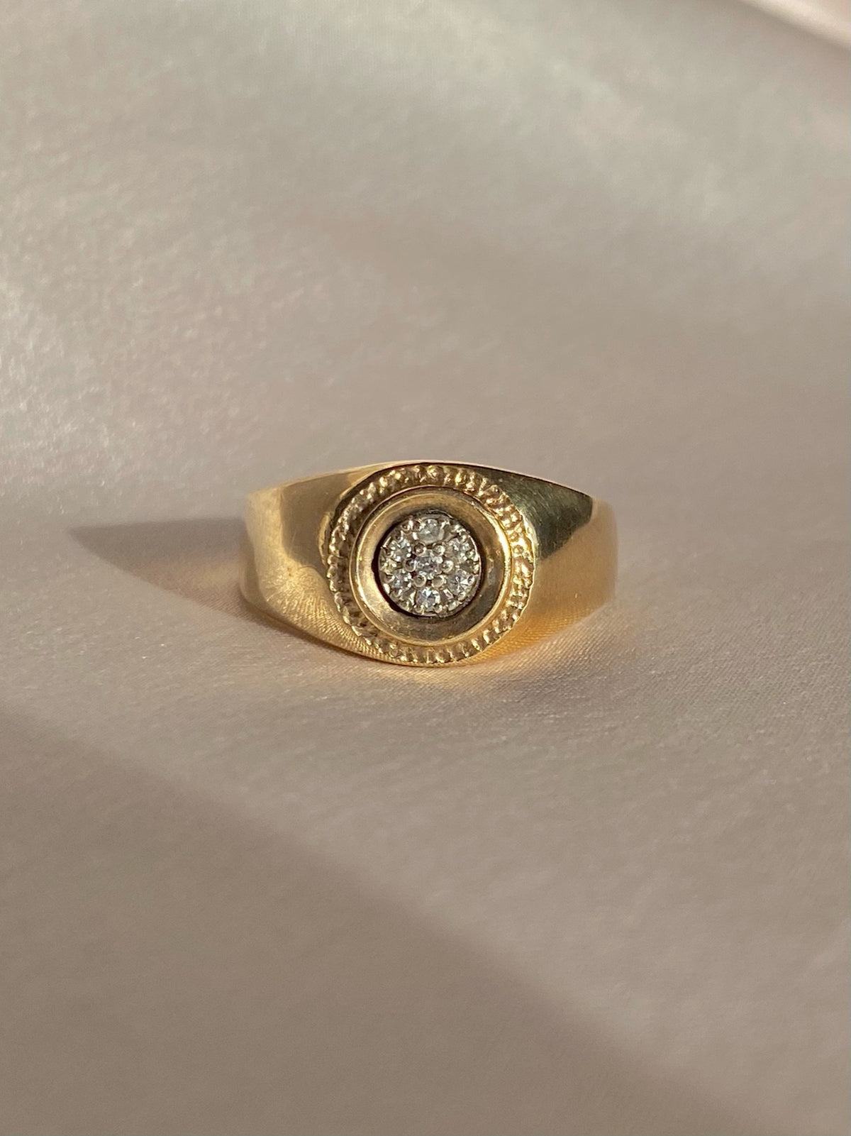 Vintage 10k Circle Diamond Cluster Ring