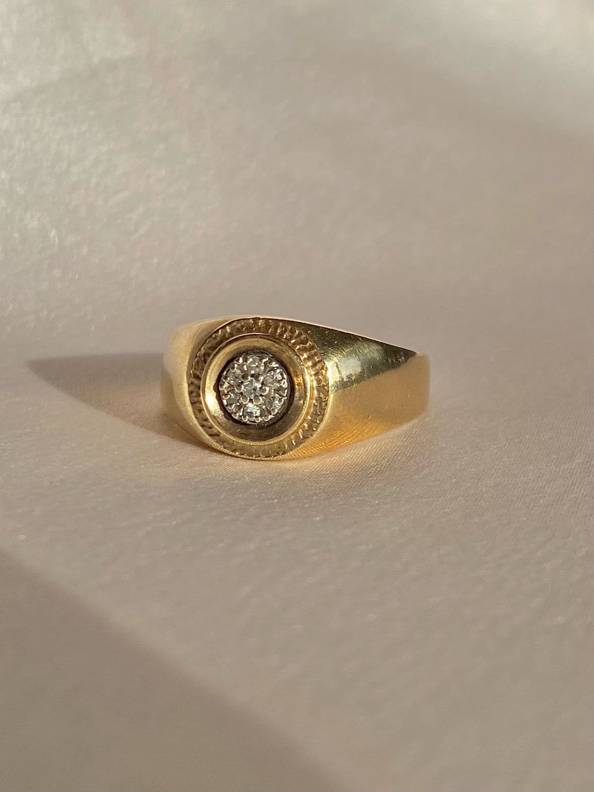 Vintage 10k Circle Diamond Cluster Ring