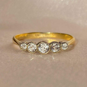 Vintage 18k Graduating Diamond Bezel Ring