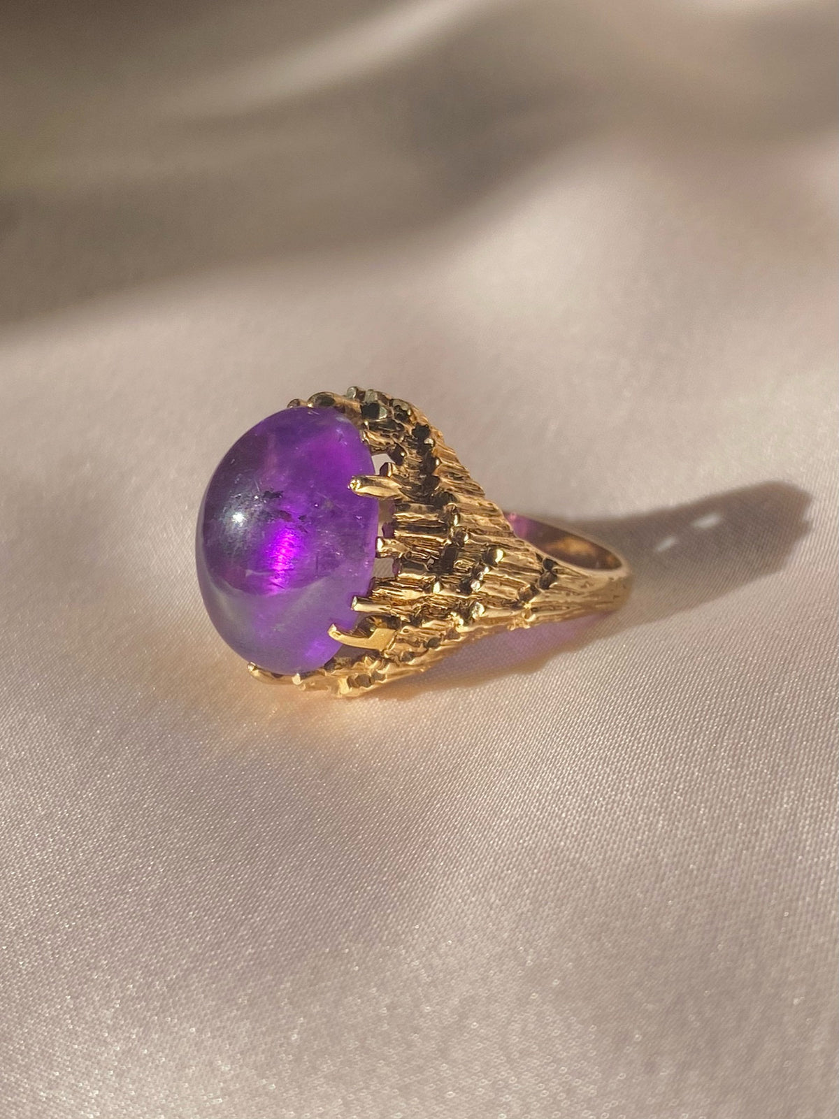 Vintage 9k Amethyst Cabochon Cocktail Ring 1970