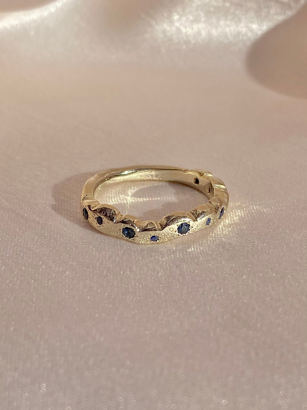 Vintage 14k White Gold Sapphire Wave Ring