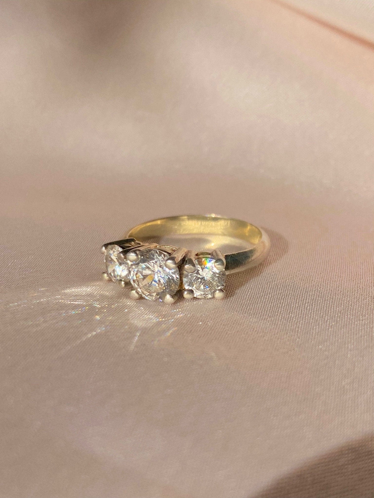 Vintage 9k White Gold Trilogy Zircon Ring