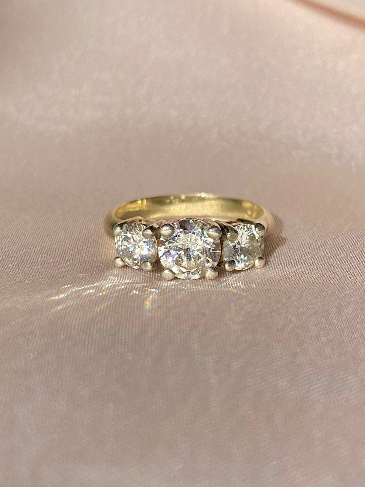 Vintage 9k White Gold Trilogy Zircon Ring