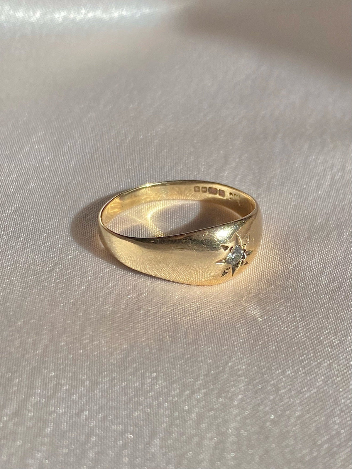 Vintage 9k Diamond Gypsy Solitaire Ring 1981