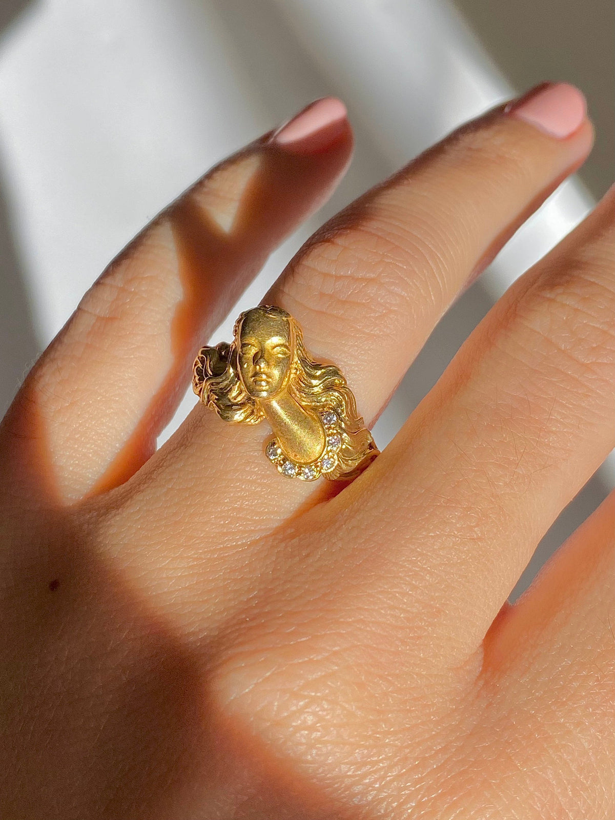 Vintage 18k Diamond Goddess Carrera y Carrera Ring