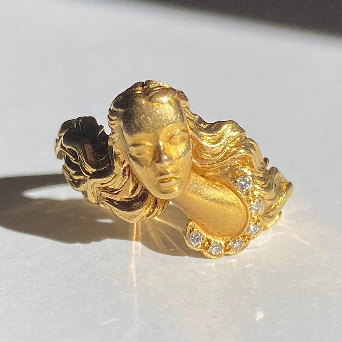 Vintage 18k Diamond Goddess Carrera y Carrera Ring