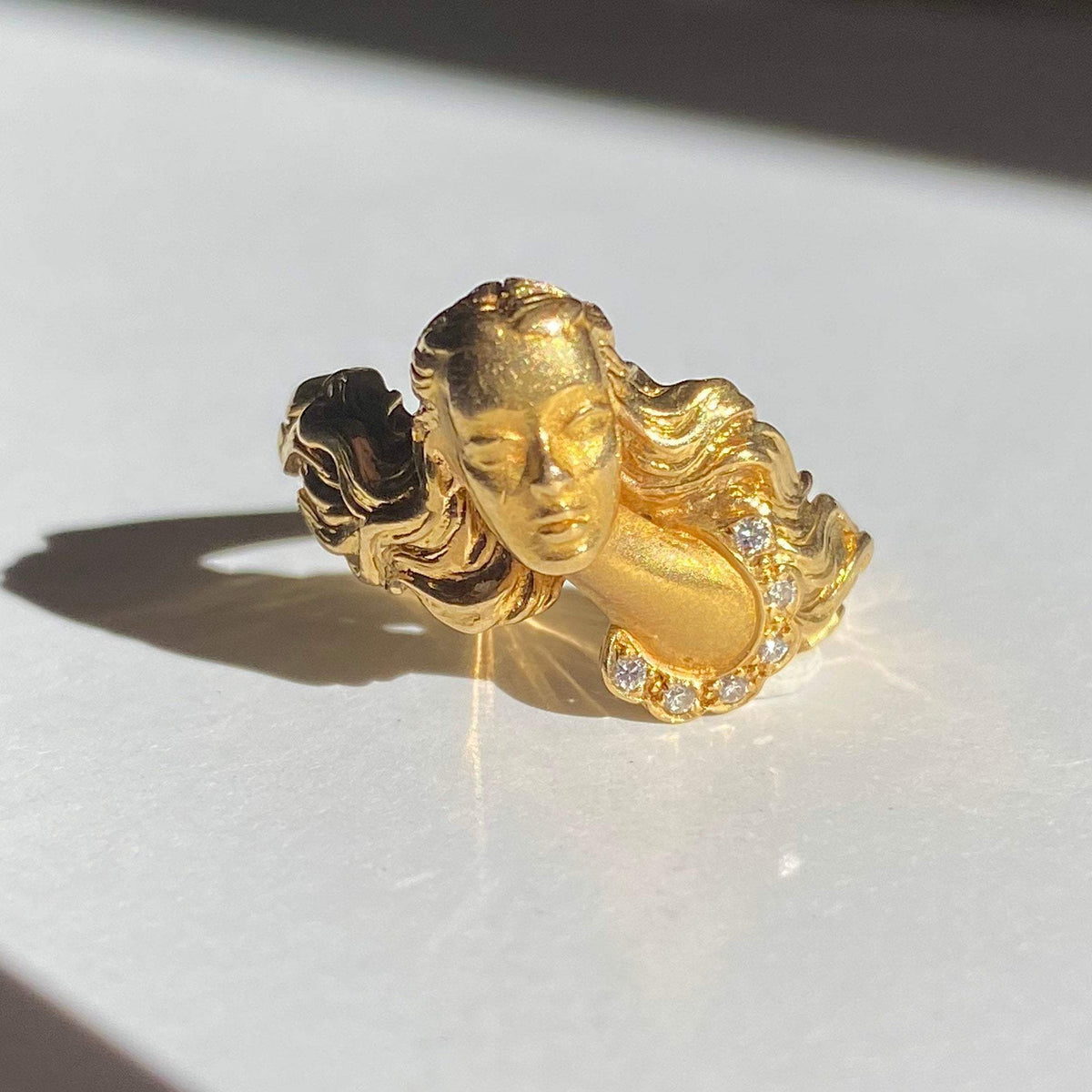 Vintage 18k Diamond Goddess Carrera y Carrera Ring