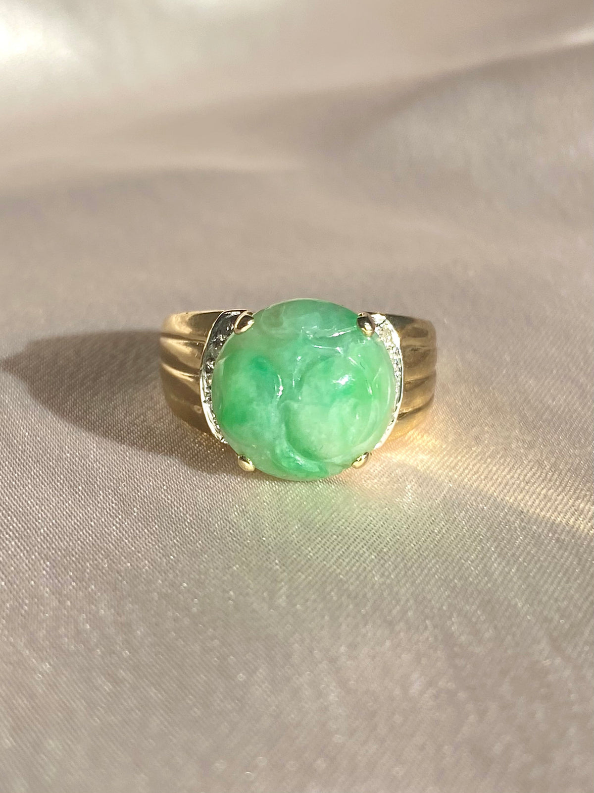 Vintage 14k Carved Jade Diamond Ring