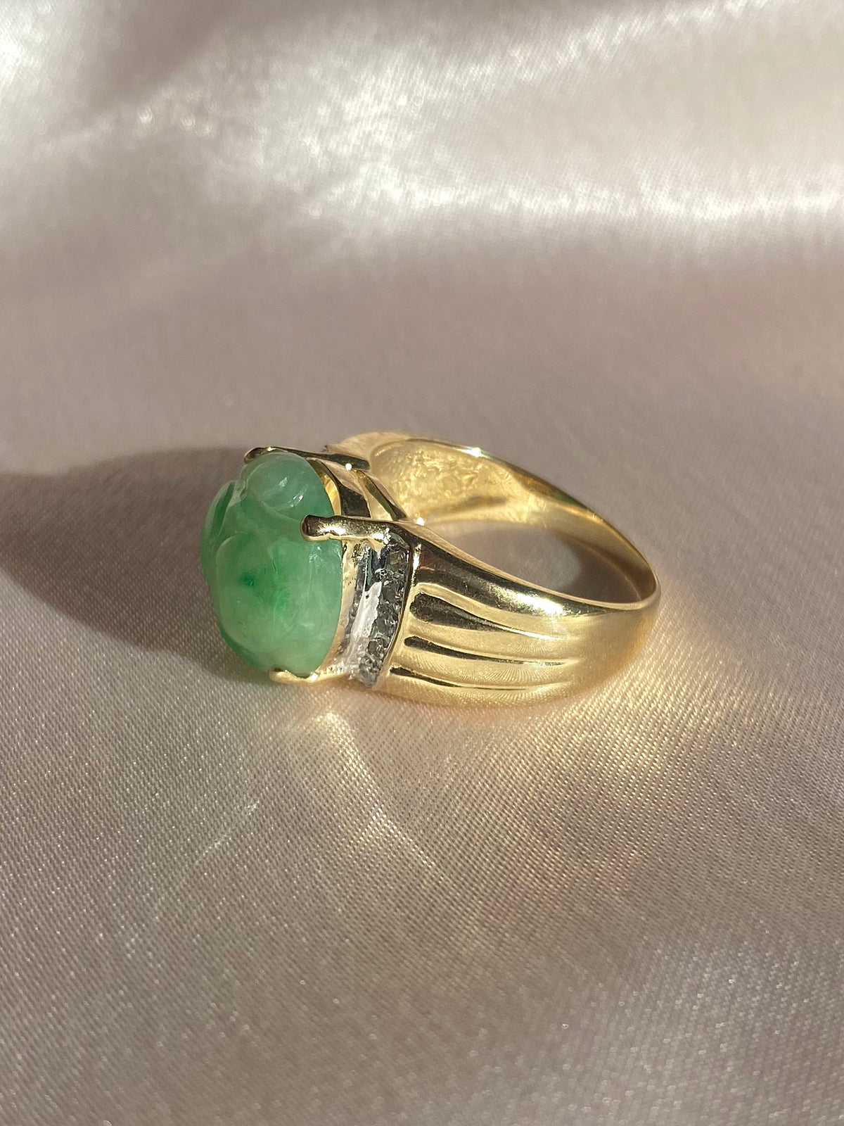 Vintage 14k Carved Jade Diamond Ring