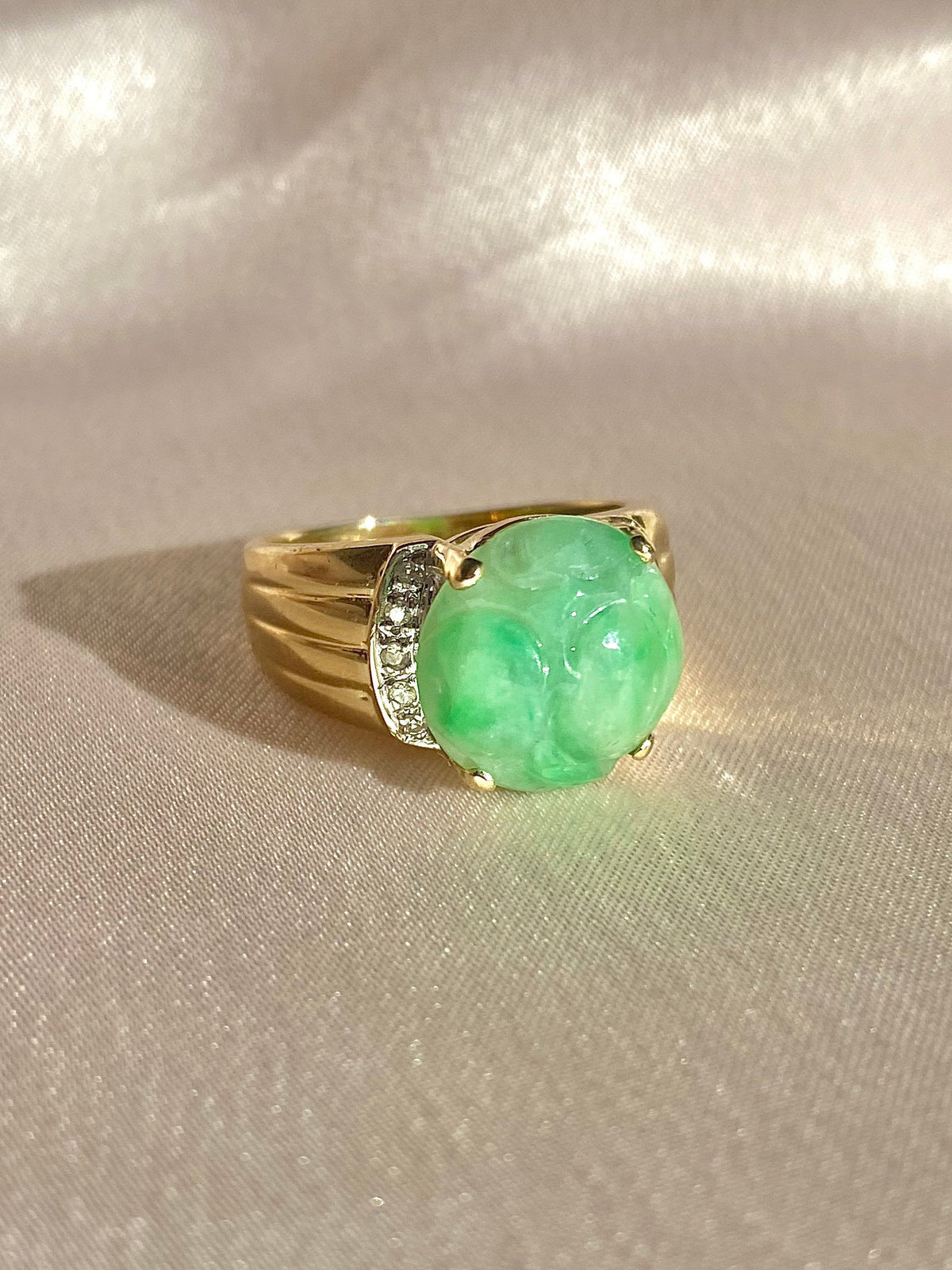 Vintage 14k Carved Jade Diamond Ring