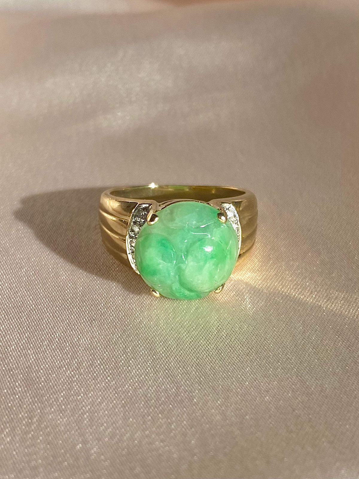 Vintage 14k Carved Jade Diamond Ring
