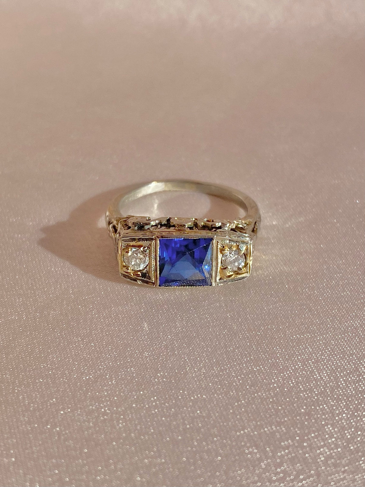 Antique 18k White Gold Sapphire Diamond Art Deco Ring