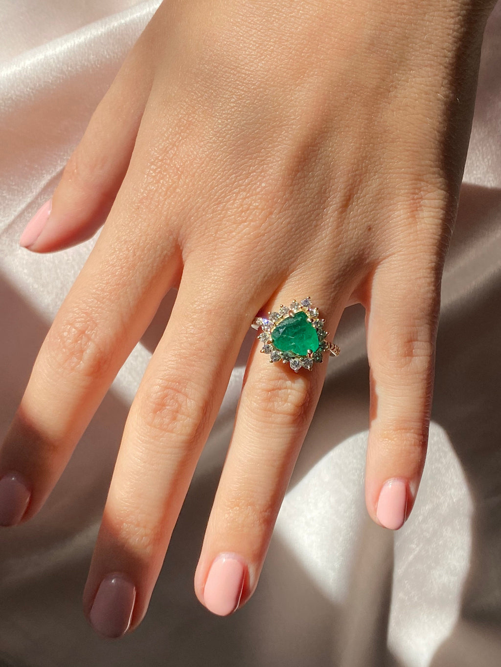 Vintage 14k Emerald Diamond Halo Heart Ring