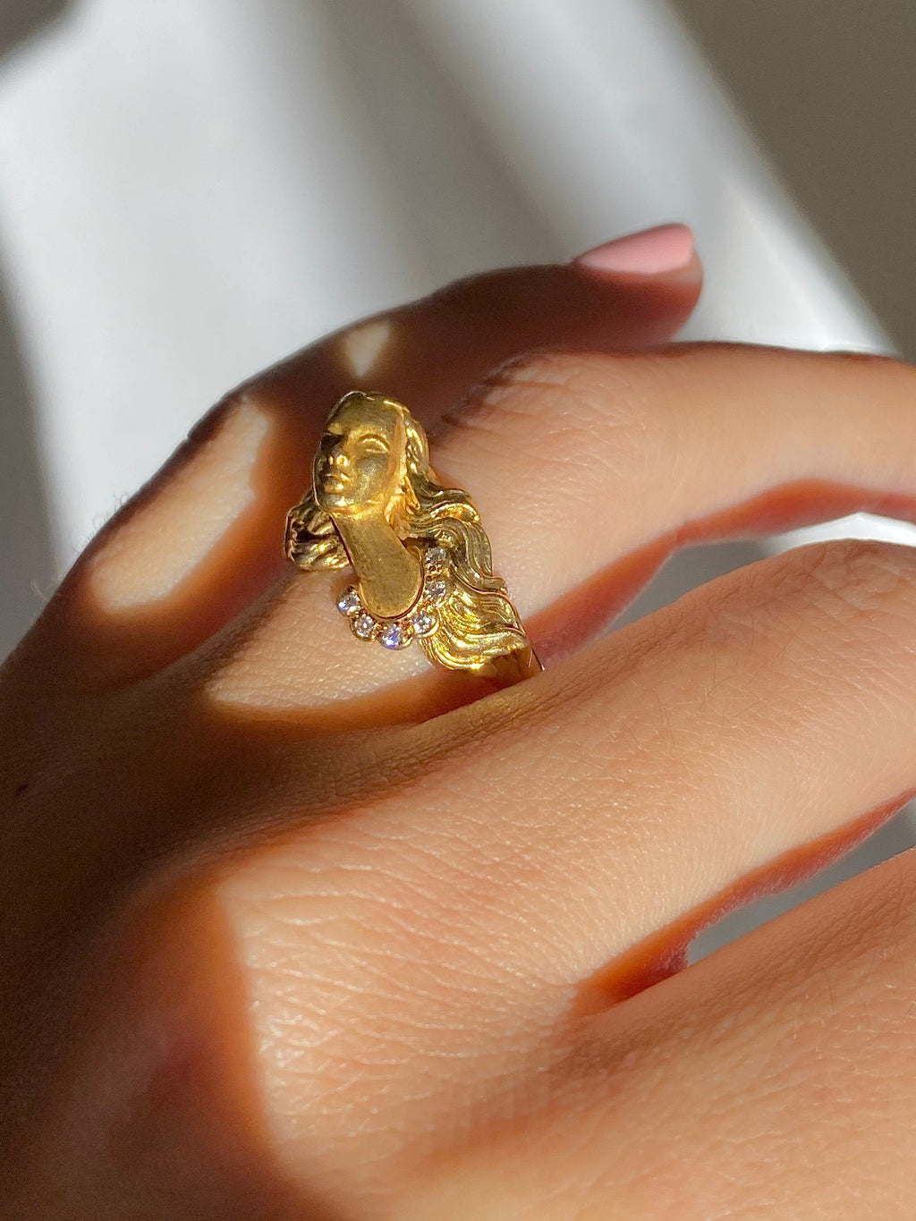 Vintage 18k Diamond Goddess Carrera y Carrera Ring